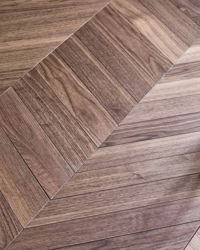 Ceviz Chevron parke, açılı kesim ve simetrik V formu