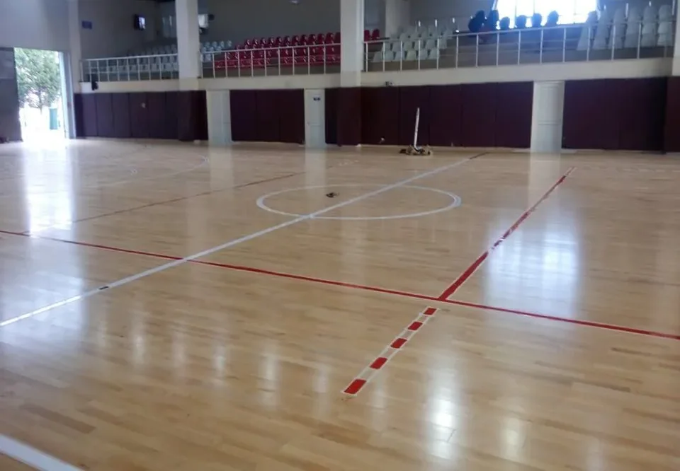Bakırköy Belediyesi Ferit Aysan Spor Salonu, spor parke uygulaması