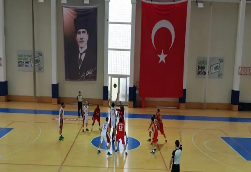 İstanbul Teknik Üniversitesi Spor Salonu, spor parke uygulaması